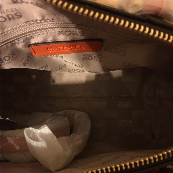 ๐ผ๐ฅNew Michael Kors Bag ๐ผ - Picture 8 of 8